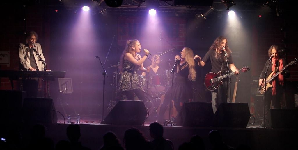 Onstage with the Gruman family (Courtesy Kol haMishpaha)