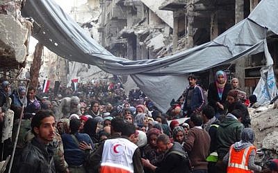Palestinians are evacuated from the Yarmouk refugee camp in Damascus, Syria, on February 2, 2014. (UNRWA/AFP)