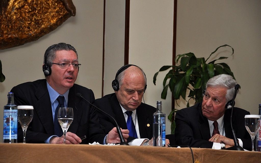 Spanish Minister of Justice Alberto Ruíz Gallardon, left, Malcolm Hoenlein and Robert Sugarman at Madrid’s Intercontinental Hotel, Feb. 12, 2014. (Fuenta Latina/JTA) Spanish Minister of Justice Alberto Ruíz Gallardon, left, Malcolm Hoenlein and Robert Sugarman at Madrid’s Intercontinental Hotel, Feb. 12, 2014. (Fuenta Latina/JTA)