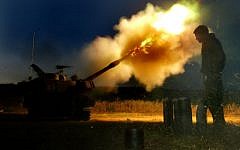 Israeli artillery howitzers fire on Hezbollah targets at the Israeli-Lebanese border on July 18, 2006. (Olivier Fitoussi/Flash90)