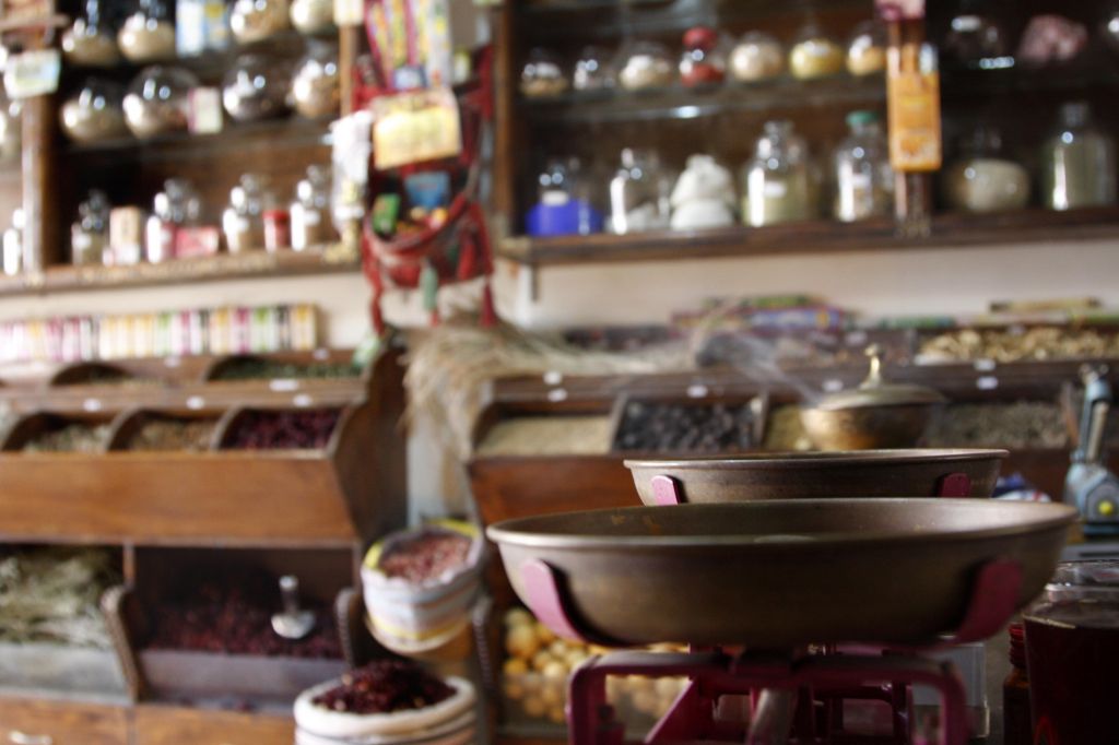 Head to a spice store to stock up on dried spices (photo credit: Daniel Dreifuss/Flash 90)