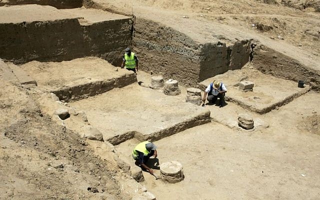 Palestinian archaeology workers excavate more than 2000 year old traces belonging to the Greek and Roman Empire near Rafah, Gaza Strip. May 25, 2011 (photo credit: Abed Rahim Khatib/Flash90)