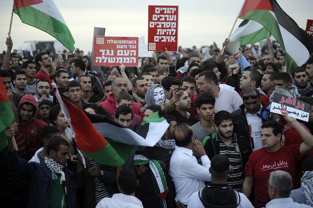Police and protesters clash at a rally where around 1,200 demonstrators gathered in the southern Israeli town of Hura during a protest against the government's plan to resettle Bedouin residents of the Negev, November 30, 2013. (Photo credit: DAVID BUIMOVITCH/FLASH90) Police and protesters clash at a rally where around 1,200 demonstrators gathered in the southern Israeli town of Hura during a protest against the government's plan to resettle Bedouin residents of the Negev, November 30, 2013. (Photo credit: DAVID BUIMOVITCH/FLASH90)