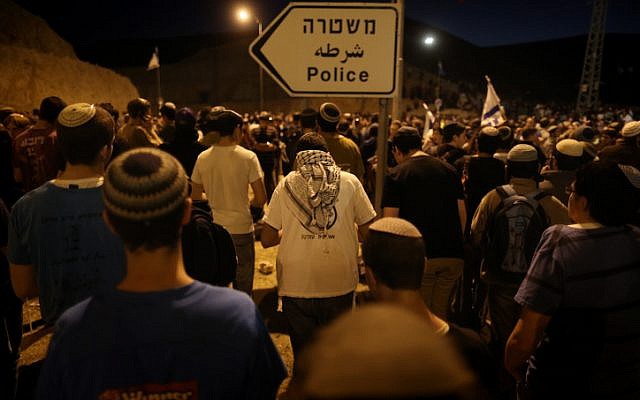 Israelis settlers and right-wing activists hold evening prayers after attending a march in the area known as E1 near the Israeli settlement of Ma'ale Adumim, on February 13, 2014. (photo credit: Yonatan Sindel/Flash90) Israelis settlers and right-wing activists hold evening prayers after attending a march in the area known as E1 near the Israeli settlement of Ma'ale Adumim, on February 13, 2014. (photo credit: Yonatan Sindel/Flash90)