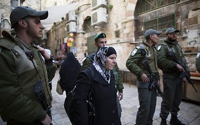 Israeli border policemen patrol near the Temple Mount in Jerusalem's Old City on February 25, 2014. Earlier in the day, police entered the Mount compound to disperse stone-throwing Palestinian protesters. (Photo credit: Yonatan Sindel/Flash90)