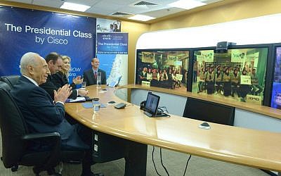 President Shimon Peres conducting a Guinness World Record-breaking online civics class, on February 6, 2014. (photo credit: Mark Neiman/GPO)