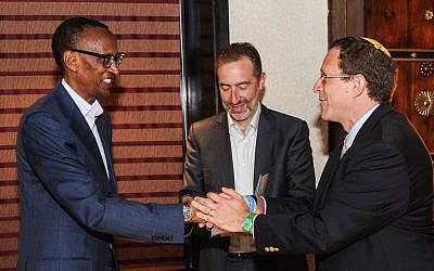 Rwandan President Paul Kagame (left) shakes hands with Yosef Abramowitz, president of Gigawatt Global and CEO of Energiya Global (right), at a June 2013 meeting in Jerusalem. (Photo credit: Courtsey)