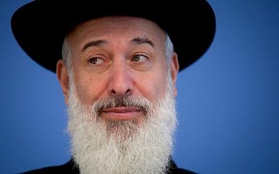 File picture shows former Ashkenazi chief rabbi Yona Metzger at a press conference in Berlin, on August 21, 2013 (photo credit: DPA/AFP/File Kay Nietfeld) File picture shows former Ashkenazi chief rabbi Yona Metzger at a press conference in Berlin, on August 21, 2013 (photo credit: DPA/AFP/File Kay Nietfeld)
