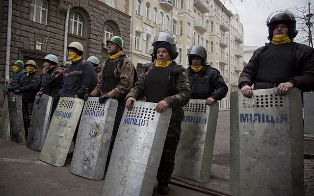 Protesters stand guard in front of presidential administrative building in central Kiev, Ukraine, on Saturday, February 22, 2014. (photo credit: AP/Darko Bandic) Protesters stand guard in front of presidential administrative building in central Kiev, Ukraine, on Saturday, February 22, 2014. (photo credit: AP/Darko Bandic)