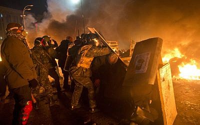 Anti-government protesters clash with riot police in Independence Square in Kiev, Ukraine, on February 18, 2014. (photo credit: AP/Efrem Lukatsky)