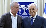 Israeli President, Shimon Peres (R), and former Dutch soccer player  Johan Cruyff in Jerusalem on February 23, 2014 (photo credit: Mark Neyman/GPO/Flash90)