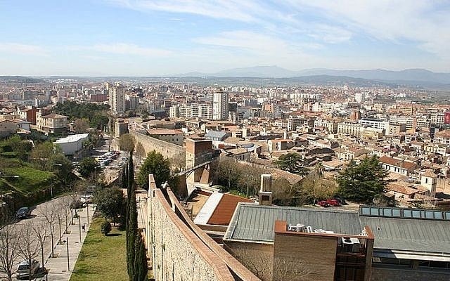Girona's old city walls (photo credit: Wikimedia Commons/ YearoftheDragon CC BY-SA 3.0) Girona's old city walls (photo credit: Wikimedia Commons/ YearoftheDragon CC BY-SA 3.0)