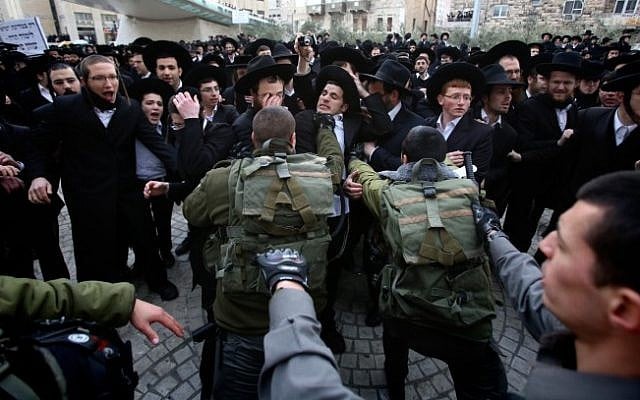 Ultra-orthodox protesters clash with Israeli police, February 06, 2014 (photo credit: Yonatan Sindel/Flash90)