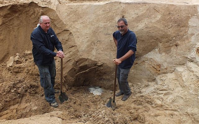 Archeologists Wojtek Mazurek (left) and Yoram Haimi, excavators of Sobibor since 2007 (photo courtesy: Wojtek Mazurek) Archeologists Wojtek Mazurek (left) and Yoram Haimi, excavators of Sobibor since 2007 (photo courtesy: Wojtek Mazurek)