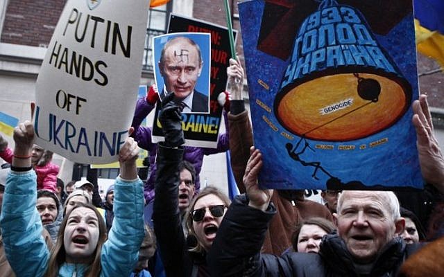 People take part during a protest in front on the Russian Consulate against Russian military intervention in the Crimea region of Ukraine, on March 2, 2014, in New York City (Photo credit: Kena Betancur/Getty Images/AFP) People take part during a protest in front on the Russian Consulate against Russian military intervention in the Crimea region of Ukraine, on March 2, 2014, in New York City (Photo credit: Kena Betancur/Getty Images/AFP)