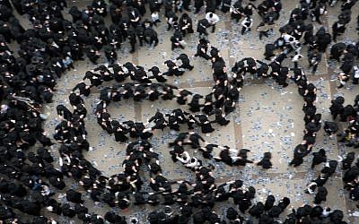 Hundreds of thousands of Ultra Orthodox Jews gather on March 2, 2014, in Jerusalem to demonstrate against plans to make them undergo military service. (photo credit: AFP/MENAHEM KAHANA)