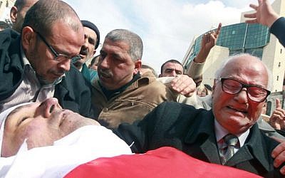 The father of Raed Zeiter grieves over his son's body during his funeral in the northern West Bank city of Nablus, on March 11, 2014 (photo credit: AFP/Jaafar Ashtiyeh)