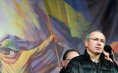 Mikhail Khodorkovsky, the recently freed former head of the Russian oil company Yukos, addresses an anti-war rally in Independence Square in the Ukrainian capital Kiev on March 9, 2014. (photo credit: AFP/Volodymyr Shuvayev)