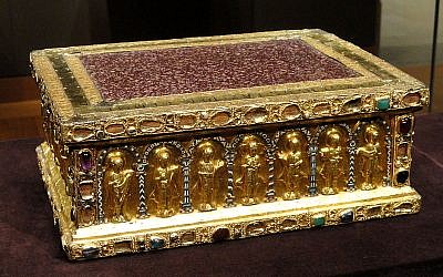 Portable Altar of Countess Gertrude from shortly after 1038, from the Guelph Treasure. (photo credit CC BY Wikipedia) Portable Altar of Countess Gertrude from shortly after 1038, from the Guelph Treasure. (photo credit CC BY Wikipedia)