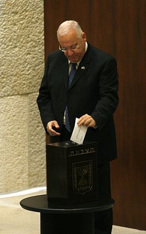 Reuven Rivlin casts his vote in the 2007 presidential campaign, in which he was a candidate. (photo credit: Photo by Nati Shohat/Flash90.)