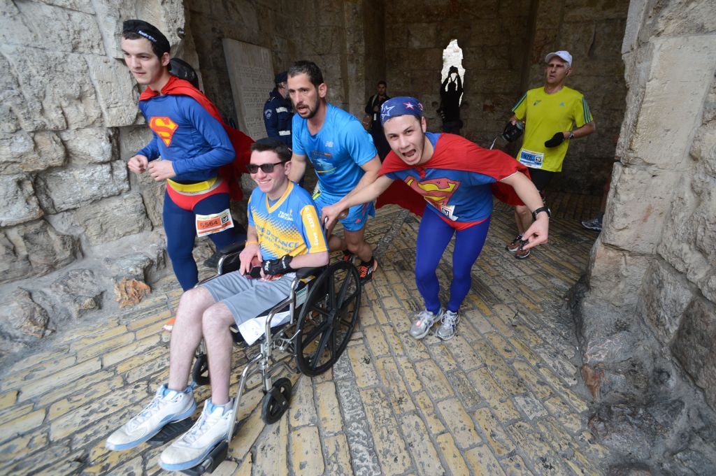 More than 6,000 runners in the Jerusalem marathon participate on behalf of various social welfare organizations (photo credit: Flash 90)  