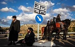 Ultra-Orthodox protesters and police outside a prison where a draft dodger was held earlier this year. (photo credit: Avishag Shaar Yeshuv/Flash 90)