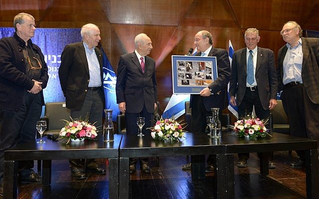 Former President Shimon Peres (center-left) at a panel with three Israeli Nobel Prize winners and Dr. Yossi Vardi (center-right), at the Technion in Haifa, on Wednesday, January 8, 2014. (Photo credit: Flash90) Former President Shimon Peres (center-left) at a panel with three Israeli Nobel Prize winners and Dr. Yossi Vardi (center-right), at the Technion in Haifa, on Wednesday, January 8, 2014. (Photo credit: Flash90)