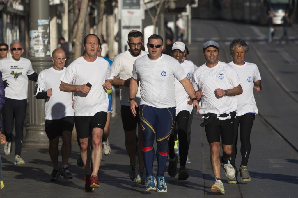 Jerusalem Mayor Nir Barkat, a longtime runner, preparing for the 2014 Jerusalem marathon (photo credit: Yonatan Sindel/Flash 90)