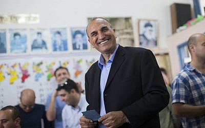 Beit Shemesh mayoral candidate Eli Cohen casts his vote during the second round of municipal elections in the city on Tuesday, March 11, 2014 (photo credit: Yonatan Sindel/Flash90) Beit Shemesh mayoral candidate Eli Cohen casts his vote during the second round of municipal elections in the city on Tuesday, March 11, 2014 (photo credit: Yonatan Sindel/Flash90)