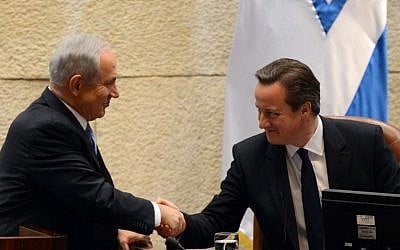 Prime Minister Benjamin Netanyahu shakes hands with British Prime Minister David Cameron in the Knesset, March 12, 2014. (Photo credit: Haim Zach/GPO/Flash 90)