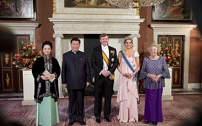 China's President Xi Jinping, second left, his wife Peng Liyuan, left, Dutch King Willem Alexander, center, Queen Maxima, second right, and Princess Beatrix, right, pose for the official photo at the royal palace in Amsterdam, Netherlands, Saturday March 22, 2014.  (photo credit: AP Photo/Peter Dejong)