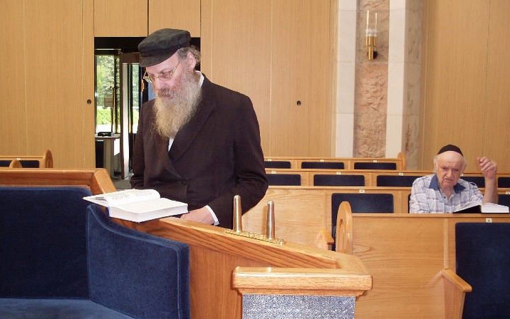 Rabbi Tanhoum Busin praying at Moscow's Holocaust Memorial Synagogue. (Fili synagogue community)