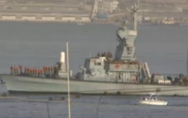 The INS Hetz sails into Eilat with all hands on deck on Saturday, March 8, 2014. (screen capture: Ynet) The INS Hetz sails into Eilat with all hands on deck on Saturday, March 8, 2014. (screen capture: Ynet)