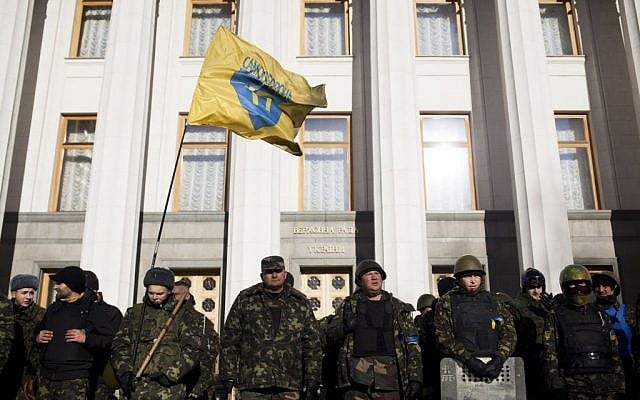 Self defense volunteers line up outside the Parliament in Kiev, Ukraine, Monday, March 17, 2014. (photo credit: AP Photo/David Azia) Self defense volunteers line up outside the Parliament in Kiev, Ukraine, Monday, March 17, 2014. (photo credit: AP Photo/David Azia)
