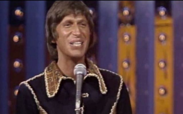 David Brenner performing standup comedy. (photo capture: YouTube) David Brenner performing standup comedy. (photo capture: YouTube)
