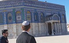 Moshe Feiglin during a visit to the Temple Mount in Jerusalem, February, 19, 2014 (screen capture: YouTube)