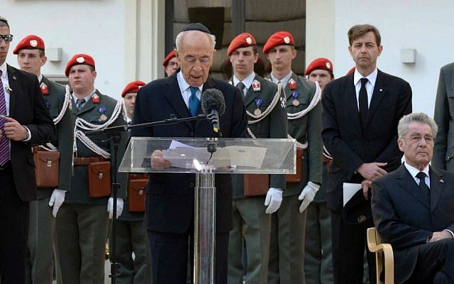 Israel's President Shimon Peres and Austrian President Heinz Fischer (R) pay respect to victims of the Holocaust, Vienna, Austria on March 30, 2014. (photo credit: Mark Neyman/GPO/Flash90) Israel's President Shimon Peres and Austrian President Heinz Fischer (R) pay respect to victims of the Holocaust, Vienna, Austria on March 30, 2014. (photo credit: Mark Neyman/GPO/Flash90)