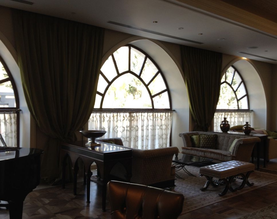 Guests will take seats on the plush, French Provincial styled settees of the King's Court, the hotel's dairy gourmet Italian restaurant (photo credit: Jessica Steinberg/Times of Israel) Guests will take seats on the plush, French Provincial styled settees of the King's Court, the hotel's dairy gourmet Italian restaurant (photo credit: Jessica Steinberg/Times of Israel)