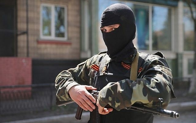 A pro-Russian militant stands guard in front of the occupied Ukraine Security Service building on April 21, 2014 in Slovyansk, Ukraine. (photo credit: Scott Olson/Getty Images/AFP) A pro-Russian militant stands guard in front of the occupied Ukraine Security Service building on April 21, 2014 in Slovyansk, Ukraine. (photo credit: Scott Olson/Getty Images/AFP)