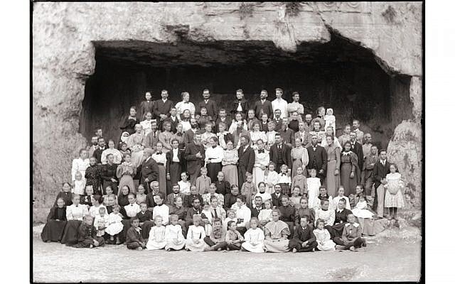 The extended community of the American Colony posing in the Tombs of the Kings in Jerusalem. The community continued to pose for group photographs, a valuable chronological source for descendants and researchers, documenting the transformative eras of their eccentric communal and personal lives. (photo credit: Courtesy American Colony Archive Collections, reproduction from dry plate glass)