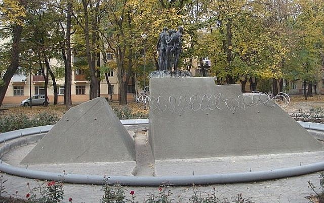 A monument to the victims of the Holocaust in Odessa, Ukraine. (HOBOPOCC/Wikimedia Commons/File)