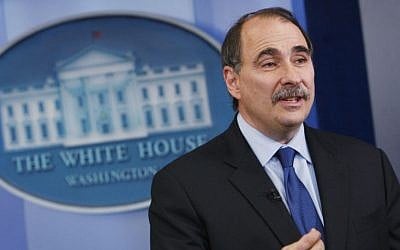 In this Friday, May 29, 2009 file photo, Senior White House adviser David Axelrod speaks during a television interview in the press briefing room at the White House in Washington. (Photo credit: AP/Charles Dharapak)