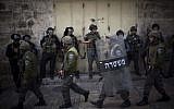 Israeli border police in the Old City of Jerusalem (Yonatan Sindel/Flash90)