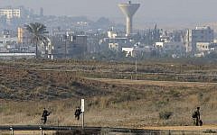Israeli soldiers patrol the Gaza border, January 3, 2014. (photo credit: David Buimovitch/Flash90/File)