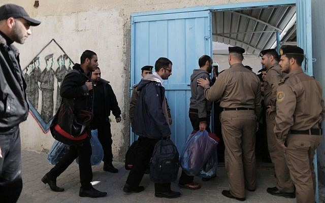 Hamas frees Fatah prisoners from a Gaza jail as a goodwill gesture, January 2014 (photo credit: Wissam Nassar/Flash90) Hamas frees Fatah prisoners from a Gaza jail as a goodwill gesture, January 2014 (photo credit: Wissam Nassar/Flash90)