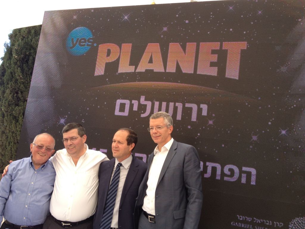 Sherover's Udi Wexler, YES Planet CEO Mooki Greidinger, Mayor Nir Barkat and IMAX's Europe, Middle East and Asia president Andrew Cripps (photo credit: Jessica Steinberg/Times of Israel) Sherover's Udi Wexler, YES Planet CEO Mooki Greidinger, Mayor Nir Barkat and IMAX's Europe, Middle East and Asia president Andrew Cripps (photo credit: Jessica Steinberg/Times of Israel)
