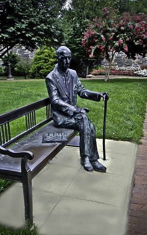 Statue of Jan Karski on the Georgetown University campus. (photo credit: © Carol Harrison) Statue of Jan Karski on the Georgetown University campus. (photo credit: © Carol Harrison)