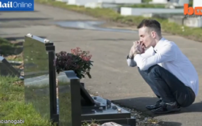 Blake Fielder-Civil visits Amy Winehouse's grave last week (photo credit: YouTube screenshot)