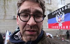 Vice News reporter Simon Ostrovsky in Ukraine, April 2014. (screen capture: YouTube/Vice News)
