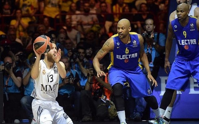 Real Madrid's guard Sergio Rodriguez (L) vies for the ball with Maccabi Tel Aviv’s US guard Devin Smith (C) during their Euroleague 2014 Gold medal Final Four basketball game on May 18, 2014 at the Mediolanum stadium in Assago. (photo credit: Olivier Morin/AFP) Real Madrid's guard Sergio Rodriguez (L) vies for the ball with Maccabi Tel Aviv’s US guard Devin Smith (C) during their Euroleague 2014 Gold medal Final Four basketball game on May 18, 2014 at the Mediolanum stadium in Assago. (photo credit: Olivier Morin/AFP)